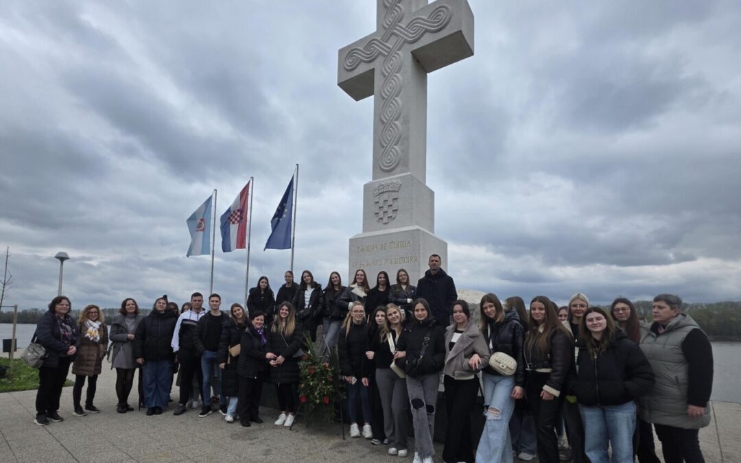 Izvanučionička (terenska) nastava u Vukovar – Grad heroj te Aljmaš (Zajednica Cenakolo i Gospa od Utočišta)
