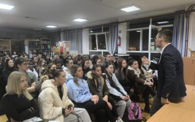 Bivši učenik Matko Dragičević inspirirao učenike predavanjem u školskoj knjižnici